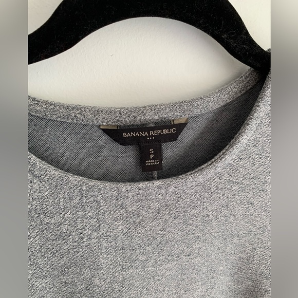2 for $30 - 🍉 Banana Republic - Grey Sleeveless Top with Flutter Sleeve - Small - Picture 2 of 6